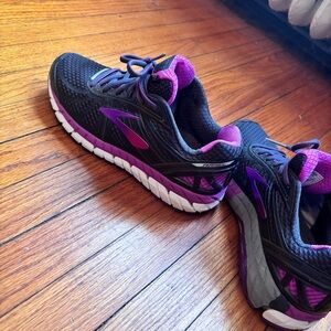 Brooks Ariel Women's Athletic Shoes